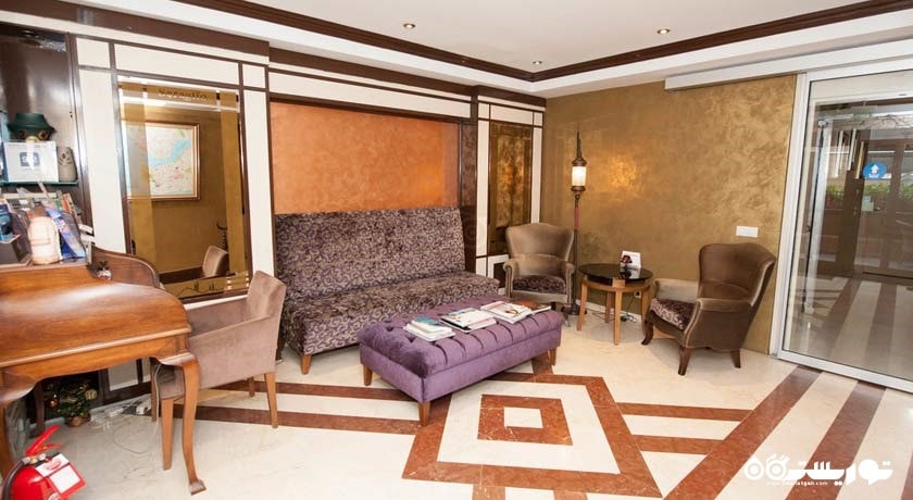 نمای کلی محوطه نشیمن لابی